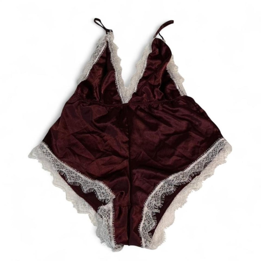 Fashion Nova Satin Lace‎ Romper Women Small Burgundy Excellent Eyelash Trim